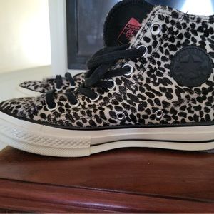 Unisex Men’s size 4 , woman’s  size 6 converse high top, New without box